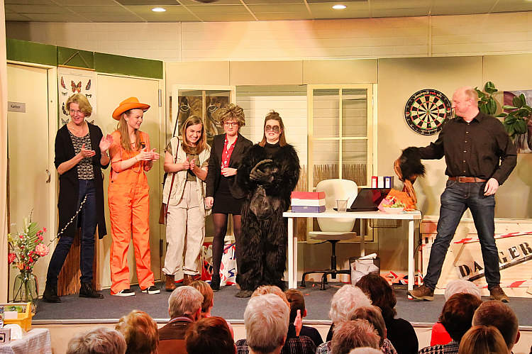 CPJ Waarder-Driebruggen met de klucht 'Dolle beestenboel'_82